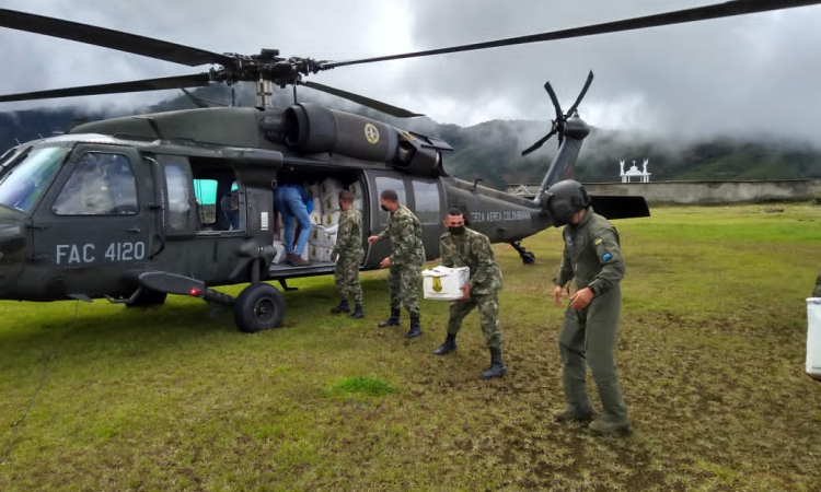 Continúan llegando ayudas transportadas por su Fuerza Aérea hacia Chocó 