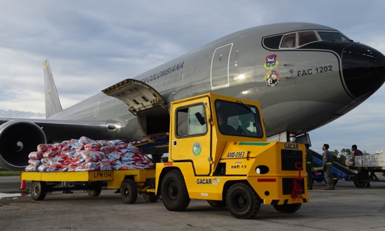 Su Fuerza Aérea transporta más de 36 toneladas de ayudas para damnificados en San Andrés