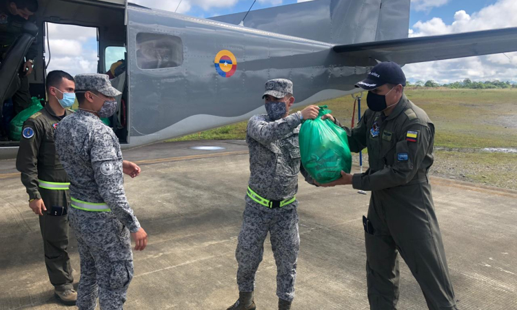 Ayudas humanitarias para los habitantes de Bahía Solano fueron transportadas por su Fuerza Aérea 