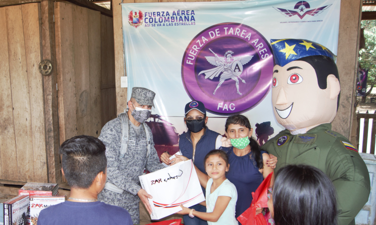 Fuerza Aérea Colombiana entrega esperanza en Vichada