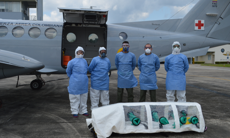 Paciente en delicado estado de salud por Covid-19 fue transportado en vuelo aeromédico de su Fuerza Aérea