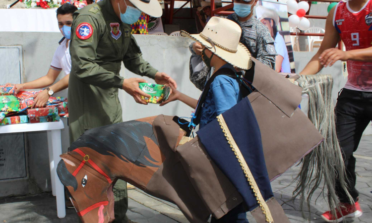 En Salina y Sácama, Casanare se adelantó la navidad gracias a su Fuerza Aérea