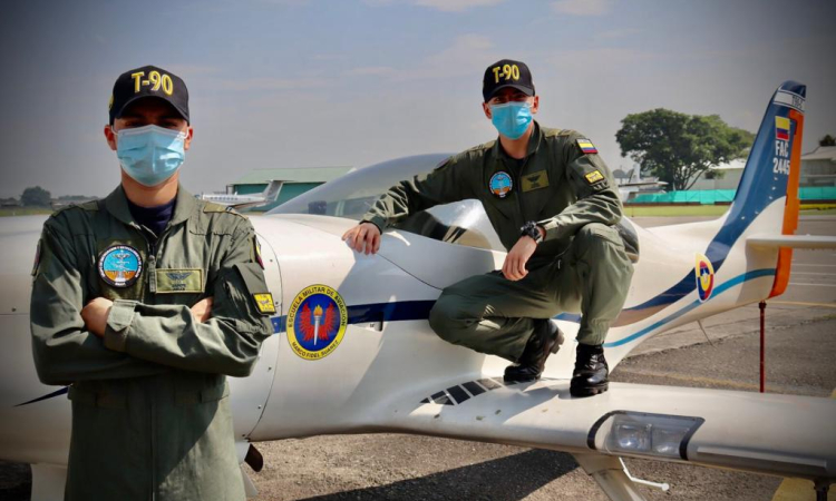 Cadetes que se preparan para ser Pilotos Militares, inician sus primeros vuelos en la EMAVI