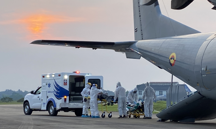 Paciente con COVID-19 fue trasladado por su Fuerza Aérea, desde Caquetá hacia Bogotá. 