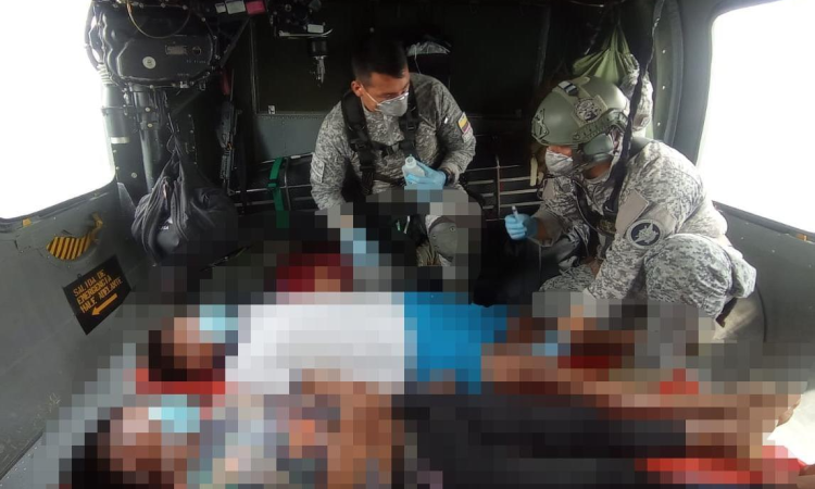 Indígenas heridos tras caer en campo minado, fueron evacuados en helicóptero