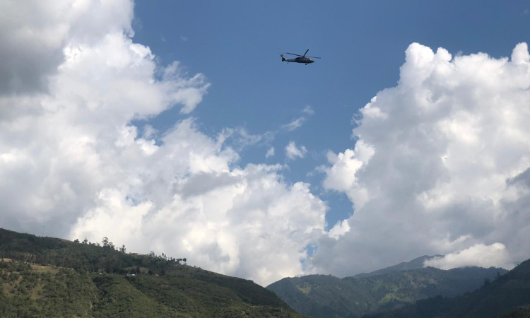 Helicóptero de su Fuerza Aérea, realizó verificación de incendio en el Páramo de Santurbán