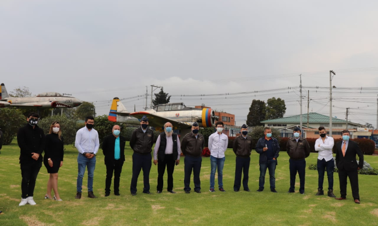 Su Fuerza Aérea conmemora el Día Nacional del periodista en Madrid, Cundinamarca