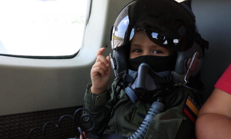 Historia de esperanza en medio de la pandemia, niña cumple su sueño de volar