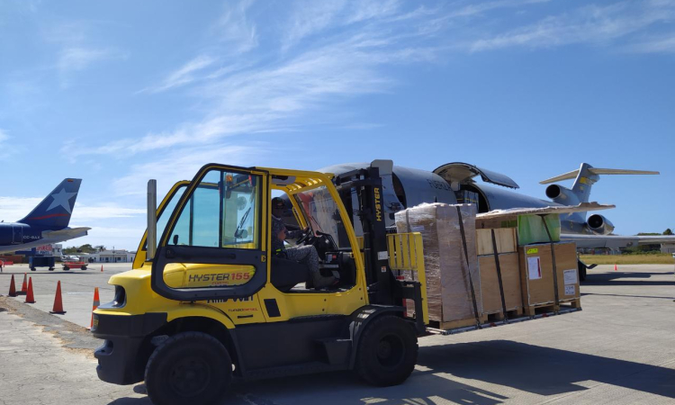 Fuerza Aérea transporta 19 toneladas de ayudas humanitarias a la Isla de San Andrés 