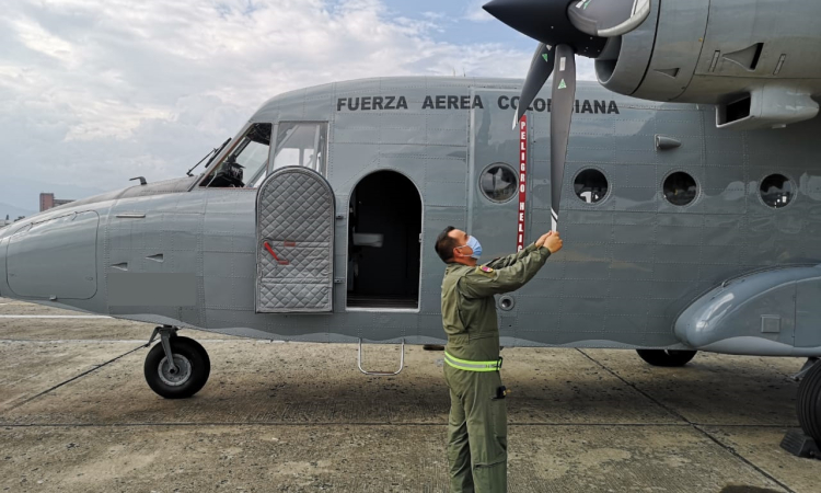 Modernización cabina aeronave C-212: innovación con talento Fuerza Aérea Colombiana