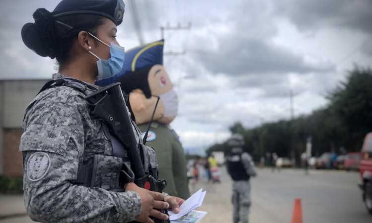 Su Fuerza Aérea Colombiana a través del Comando Aéreo de Mantenimiento (CAMAN), lleva a cabo operaciones aéreas y terrestres dirigidas a acompañar los desplazamientos de las principales vías del país, en el transcurso de la Semana Mayor