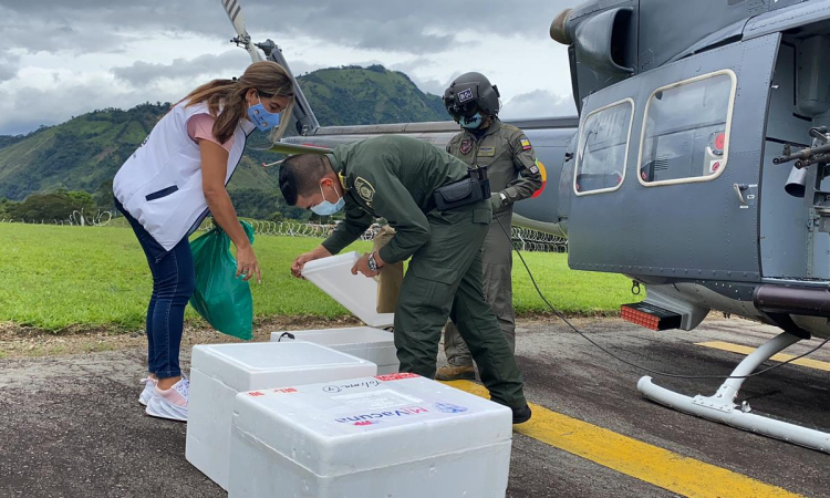 Vacunas contra el COVID-19 continúan llegando a los municipios más apartados del Tolima gracias a su Fuerza Aérea