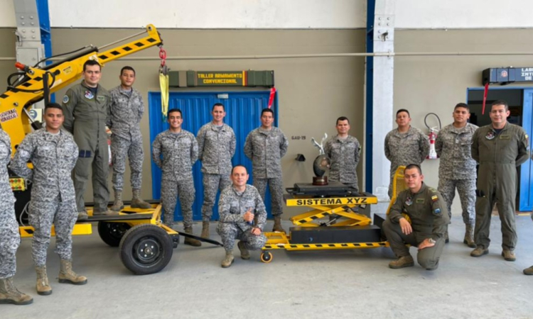 El Comando Aéreo de Combate No.5 recibió el "Premio Ciencia y Tecnología"