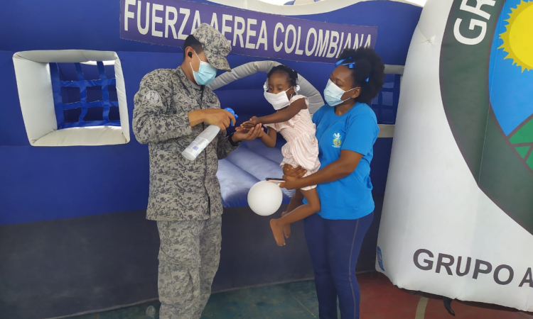 Fuerza Aérea celebró el día internacional del niño con la comunidad del sector de San Luis