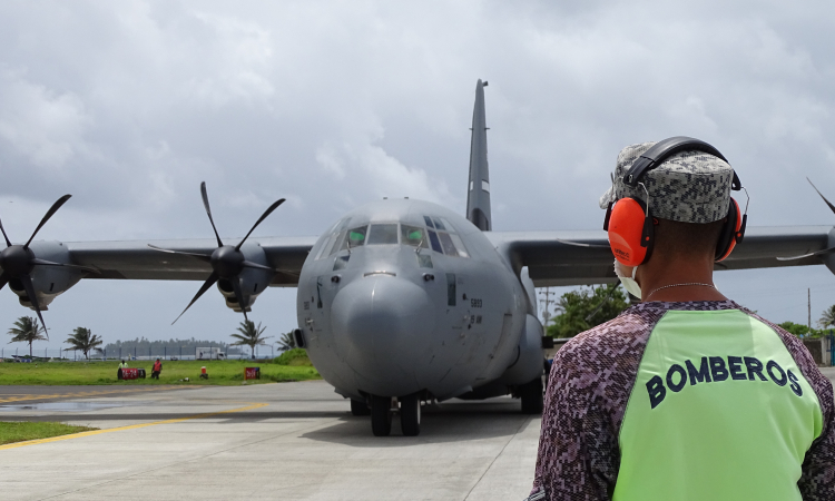 C-130J y C-40 transportaron médicos e insumos hospitalarios para la jornada médica humanitaria en Providencia