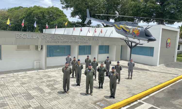 Segundo Comandante de la Fuerza Aérea Ecuatoriana visita al CACOM 4