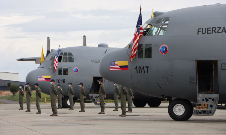 Estados Unidos entregó a Colombia dos aeronaves Hércules C-130 que ratifican el compromiso de cooperación y de trabajo conjunto entre Colombia y Estados Unidos.