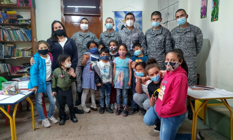Programa Así se va a las Estrellas en el Hogar de Paso Santa Lucía realizado por su Fuerza Aérea 
