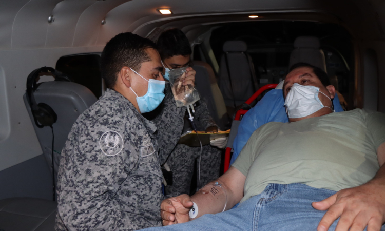 Colombiano con urgencia vital fue transportado por su Fuerza Aérea