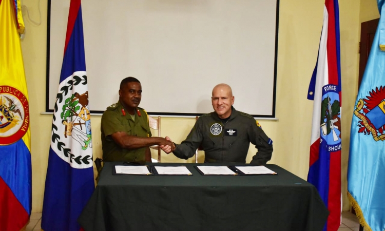 Fuerza Aérea Colombiana y Fuerza de Defensa de Bélice reafirman compromisos en lucha contra el narcotráfico con suscripción del Memorando de Entendimiento en materia de vigilancia e interdicción aérea