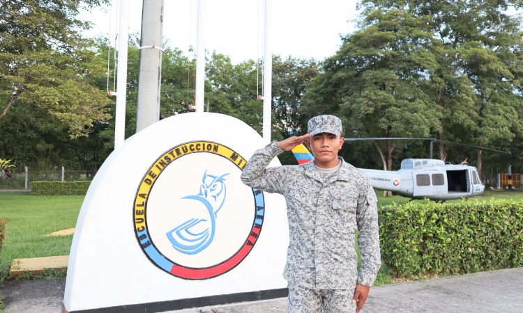 Soldado Wayúu comprometido en su servicio a la nación