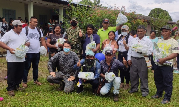El Comando Aéreo de Combate No 6, Participo en una jornada de Apoyo al Desarrollo en el resguardo indígena Andoque de Aduche ubicado en Araracuara, Caquetá 