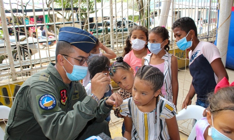 Su Fuerza Aérea Colombiana apoyó a una Jornada de Salud en el sur de Bolívar