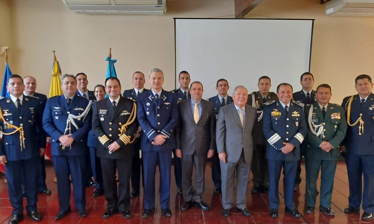 Agregaduría Aérea de Colombia en Chile conmemora 102 años de la Fuerza Aérea Colombiana