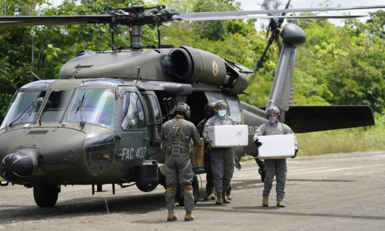 Fuerza Aérea transporta vacunas en contra del Covid-19 al Urabá Antioqueño