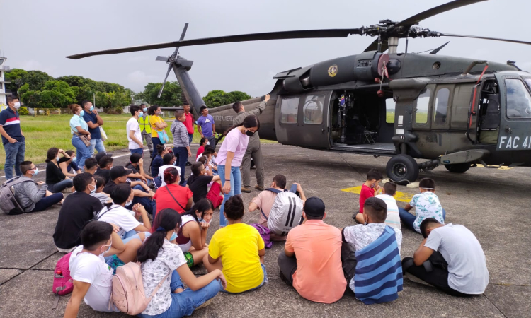 Personal de La Casa de la Cultura de Villavicencio conoció las capacidades de su Fuerza Aérea
