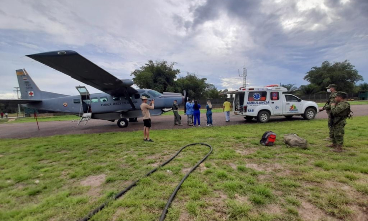 Su Fuerza Aérea Colombiana realizó el traslado aeromédico de un hombre de 19 años quien requería atención médica especializada de manera inmediata, desde Barrancominas, municipio del departamento de Guainía, al este del país. 
