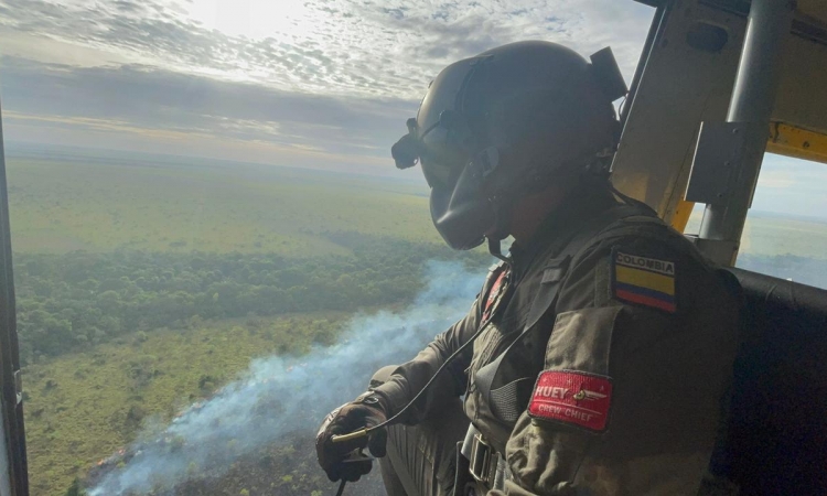 Incendio forestal en el Parque Nacional Natural El Tuparro es atendido por su Fuerza Aérea