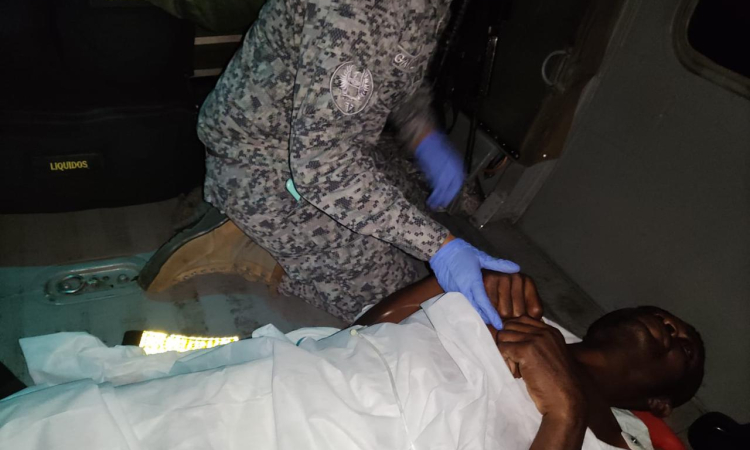 Hombre, víctima de una mina antipersona fue evacuado en helicóptero “Ángel” de su Fuerza Aérea