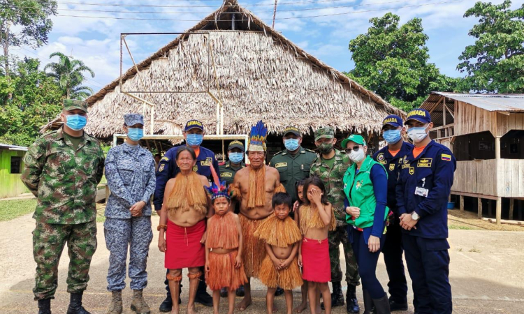 Maloca ancestral fue visitada por su Fuerza Aérea para beneficiar a comunidad indígena en el Amazonas