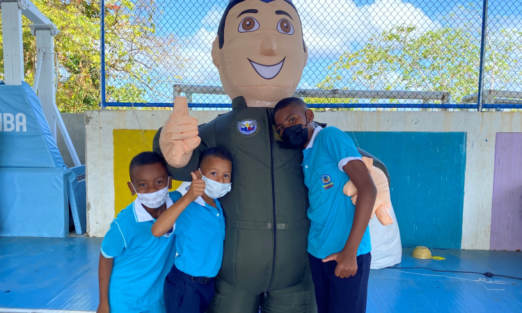 “Sonrisas descomplicadas”: 500 kits escolares para nuestros niños isleños