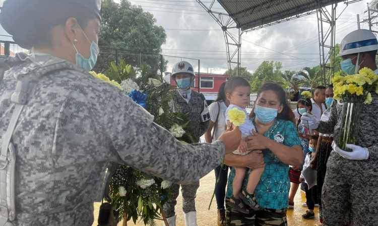 En Puerto Salgar Cundinamarca, su Fuerza Aérea rinde honores a la víctimas del conflicto armado en Colombia 