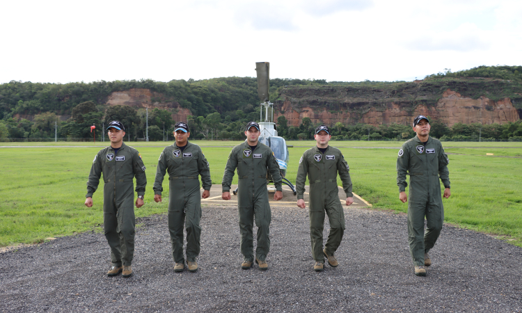 Nuevos pilotos militares comandando el equipo Ranger.