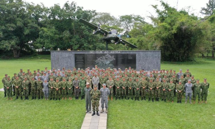 En el Meta, su Fuerza Aérea recibió a alumnos militares de la Escuela Superior de Guerra