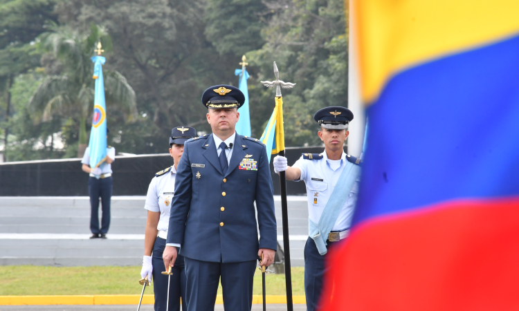 En ceremonia militar el Comando Aéreo de Combate No.7  recibe a su nuevo Comandante