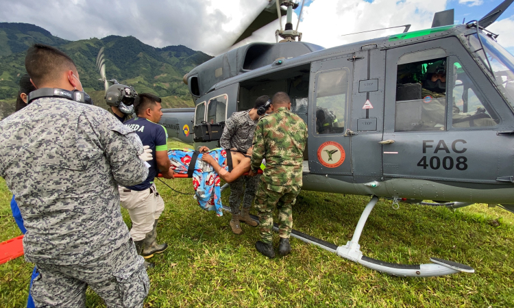 Evacuación aérea humanitaria para salvar vida de hombre con herida de gravedad en el Tolima