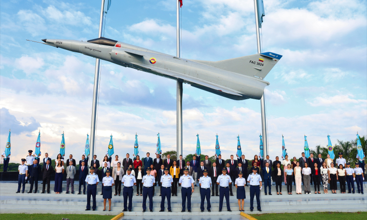 Nuevos jóvenes profesionales se incorporaron a su Fuerza Aérea Colombiana