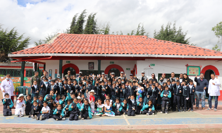 Con el “Plan Corazón Amigo”, CATAM entrega sonrisas a niños y niñas de la Escuela El Cerrito 
