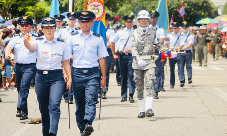 El oriente colombiano izó con orgullo la tricolor nacional en el desfile Militar y Policial  
