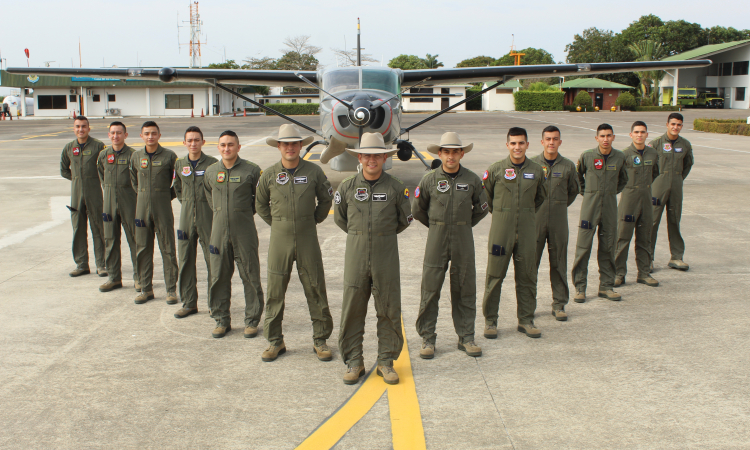 Finaliza curso de formación de tripulaciones en la Escuela del C-208 Caravan