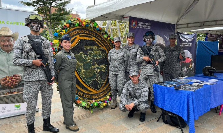 Fuerza Aérea Colombiana presente en la Feria Antioquia es Mágica