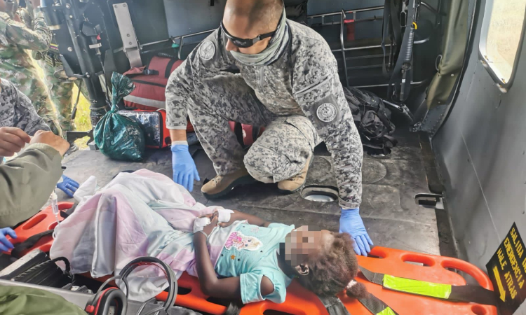 Traslado aeromédico humanitario de su Fuerza Aérea permitió salvar la vida de tres personas en Iscuandé, Nariño