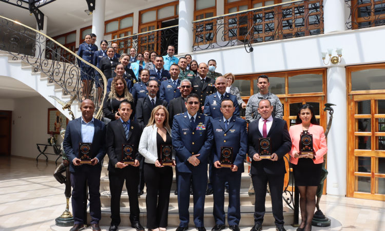 Visibilización y dignificación de miembros de su Fuerza Aérea y familias, víctimas del conflicto armado