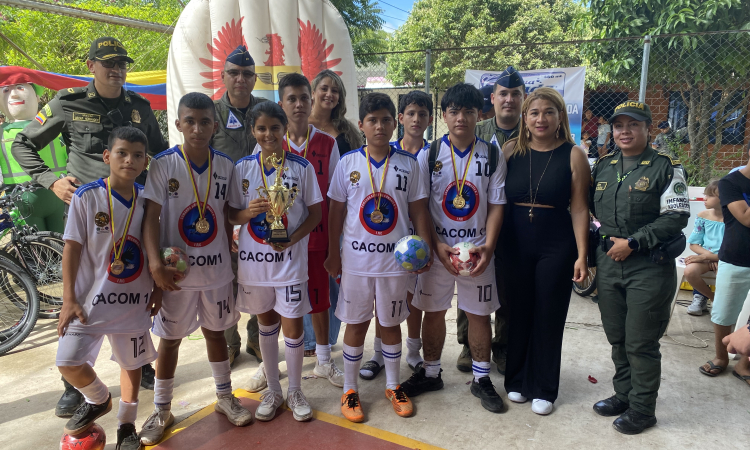 Primer torneo veredal de futbol sala en Puerto Salgar, es liderado por su Fuerza Aérea Colombiana 