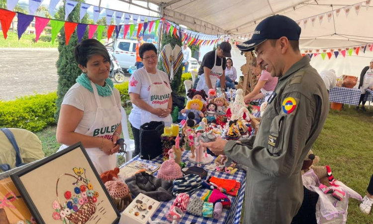 Séptimo mercado campesino en Fusagasugá fue apoyado por la Fuerza Aérea