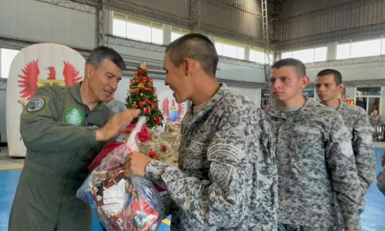 Jóvenes soldados en Vichada reciben con alegría y felicidad la navidad